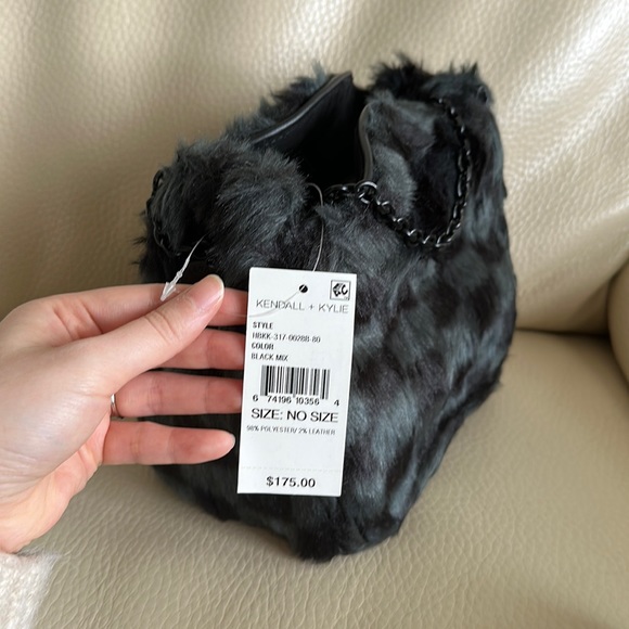 BNWT Kendall + Kylie Amy Faux Fur Bucket Bag - Picture 8 of 10